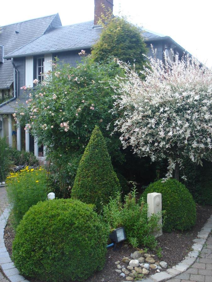 Au P'Tit Jardin Saint-Sylvestre-de-Cormeilles Exterior foto